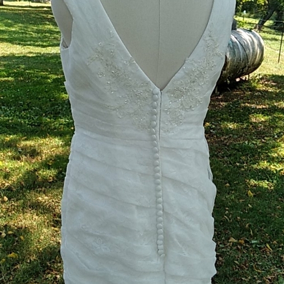 Jewel by Davids Bridal 10 wedding dress 👰 - Picture 6 of 9